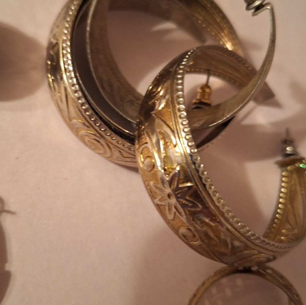 Fabulous Lot of Vintage Earrings Maximalism Edgy Boho Hippie ART TEACHER STYLE - Picture 3 of 10